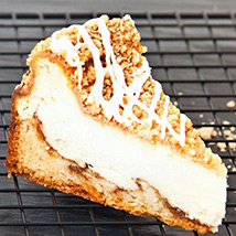 Cinnamon Bun Streusel Cheesecake