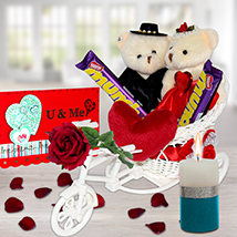 Couple on Ride Hamper