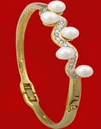 Pearl  and Diamond Bracelet