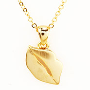 Lips Gold Pendant