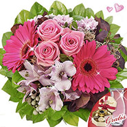 Bouquet Ambiente with vase & Lindt chocolates