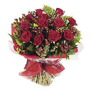 dozen roses-berry-bouquet 